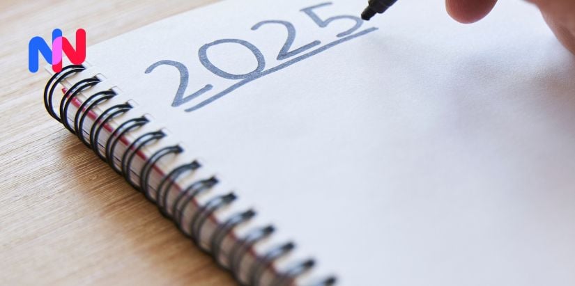 Un carnet avec écrit 2025