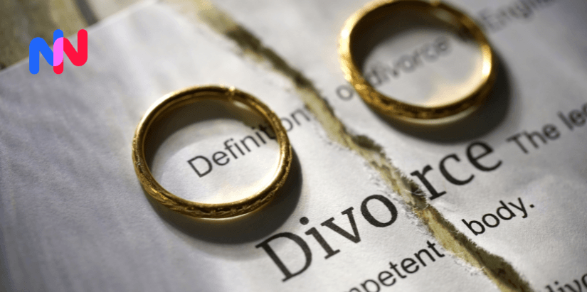 Deux bagues séparés par une déchirure sur un acte de divorce