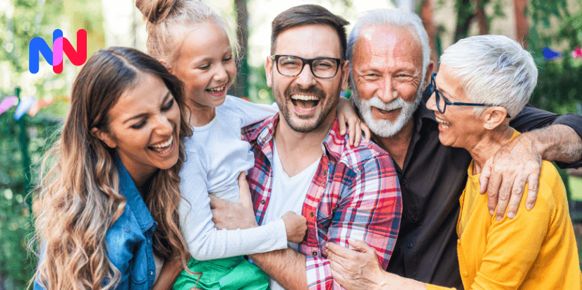 Une enfant avec ses parents et ses grands-parents