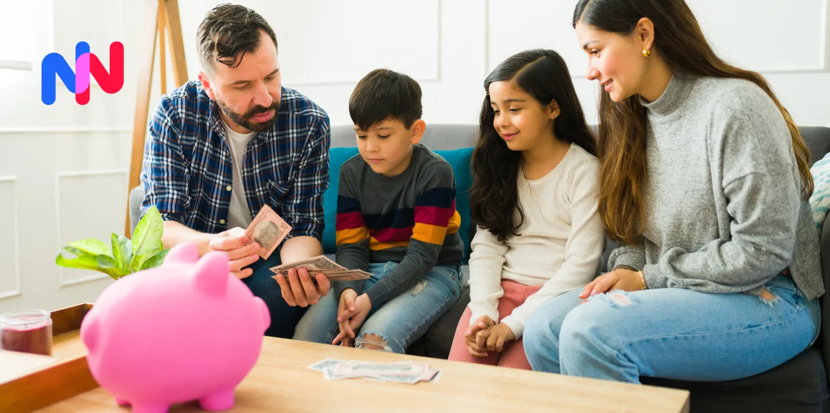 Une famille avec l'argent des allocations